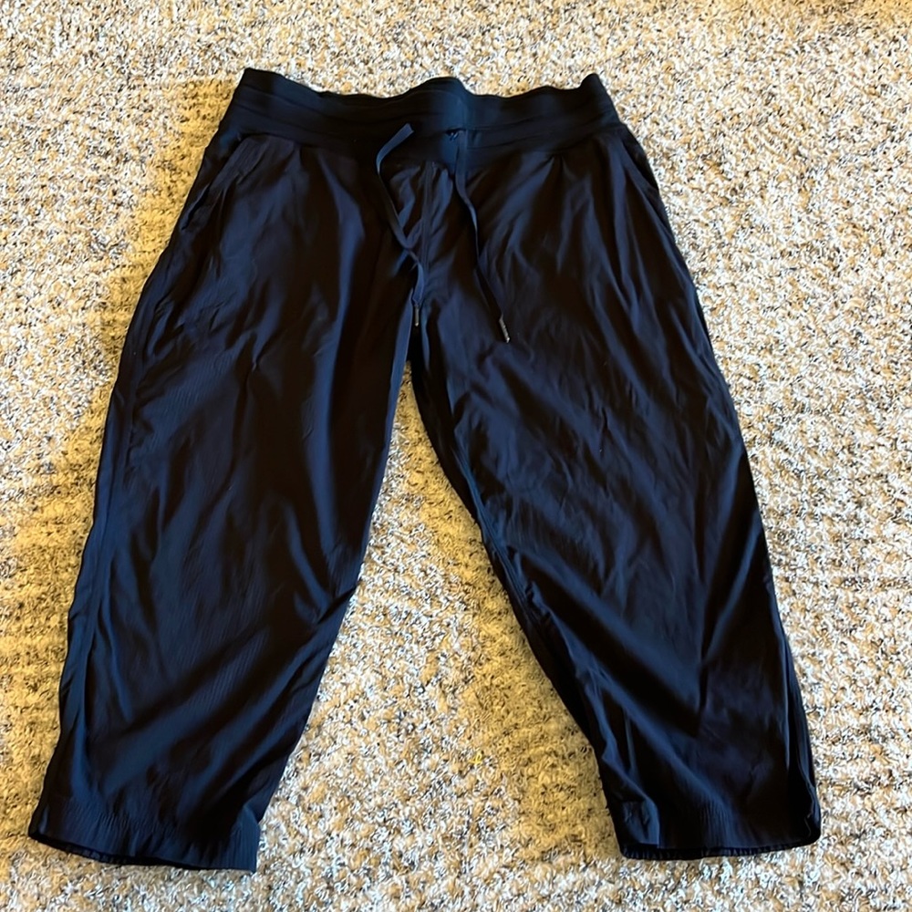 Cropped jersey lululemon pants Size 10